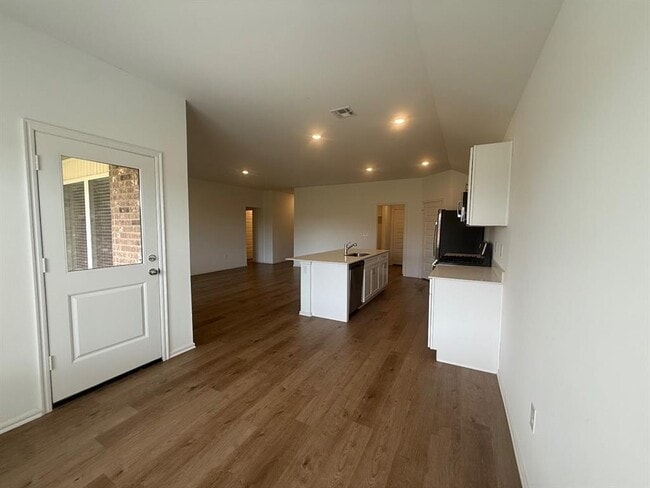 Building Photo - 16213 Maroon Dr