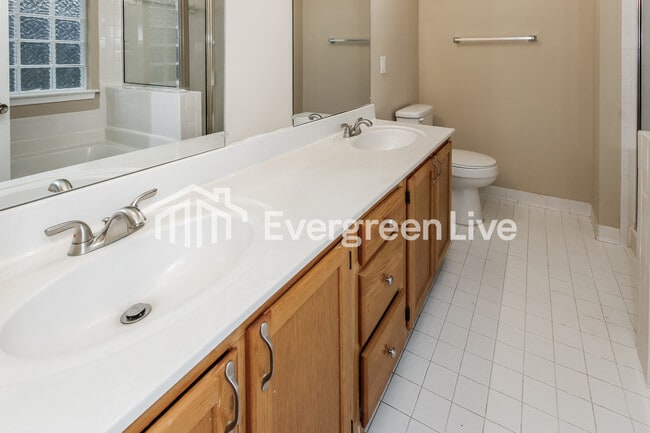 Building Photo - 510 Sweet Thorne Rd