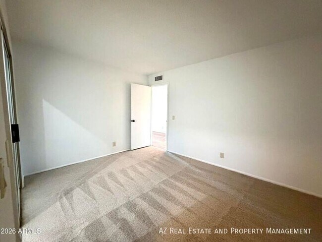 Building Photo - 2901 W Sierra St