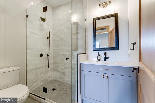 Building Photo - 1327 R St NW