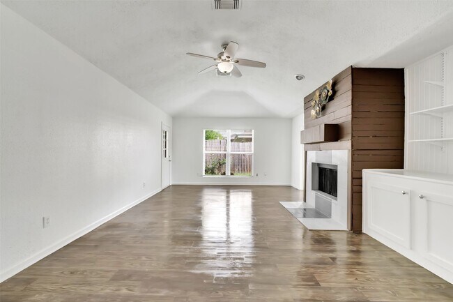 Building Photo - 22102 Breezy Hill Dr