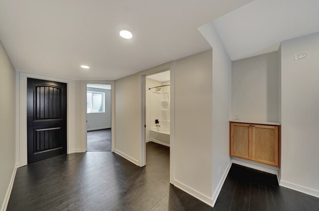 Building Photo - 7339 Yankee Woods Dr