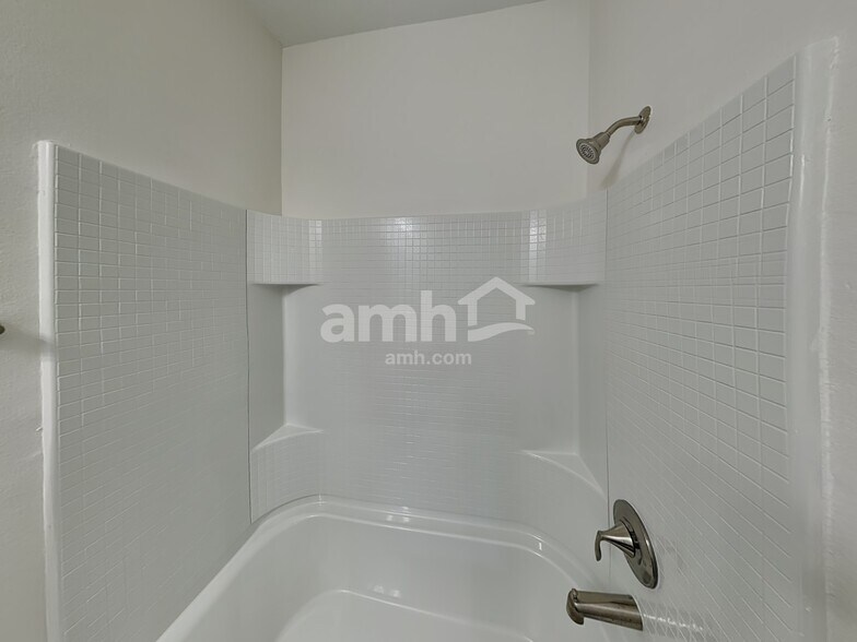 Building Photo - 6062 Little Blf Cir