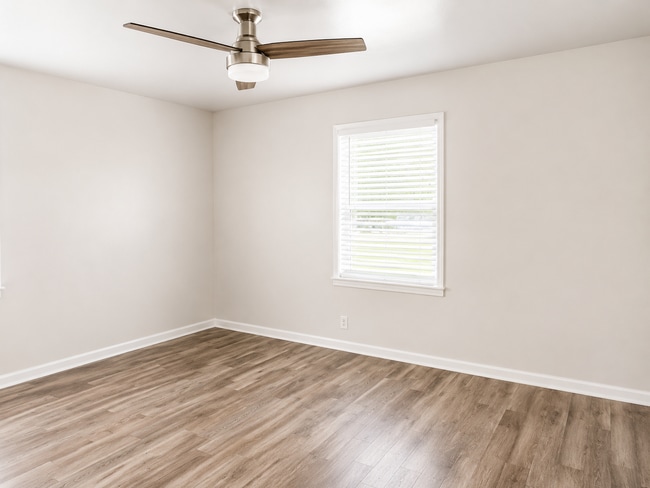 Building Photo - Charming Central Lubbock Home 3/2 with Gorgeous Updates Throughout!