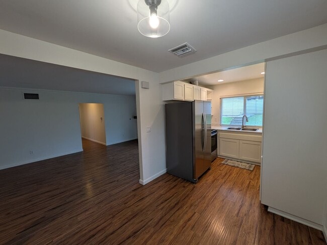 Building Photo - Beautiful Single-Story Home for Rent in La Verne