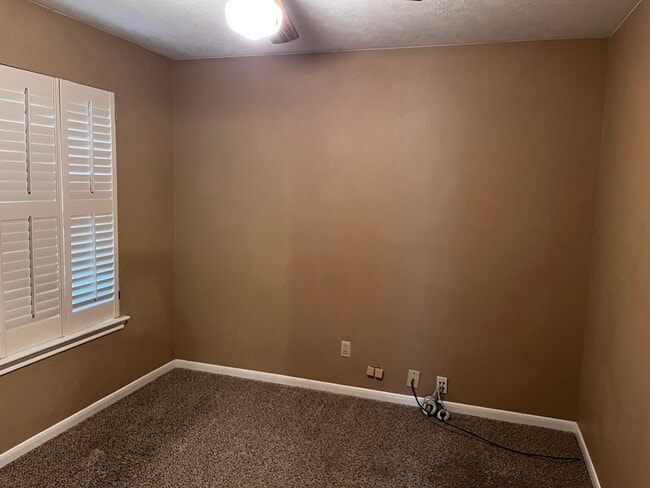 Building Photo - 4009 Hunter Creek Dr