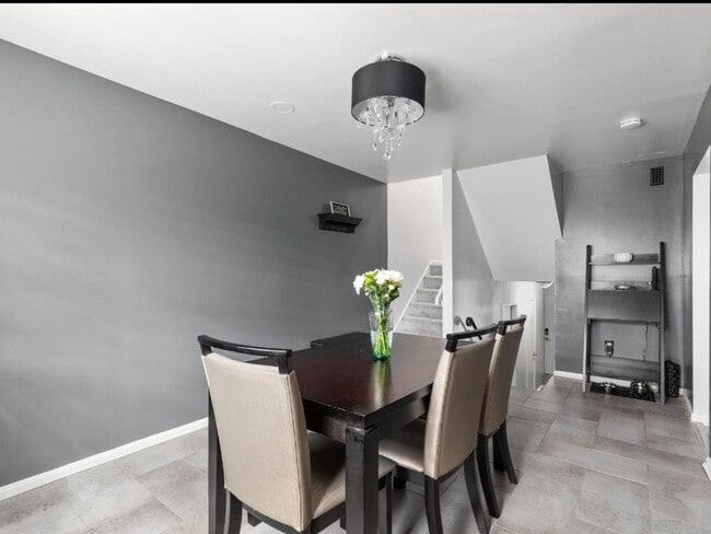 Building Photo - 8446 Willow Glen Ct