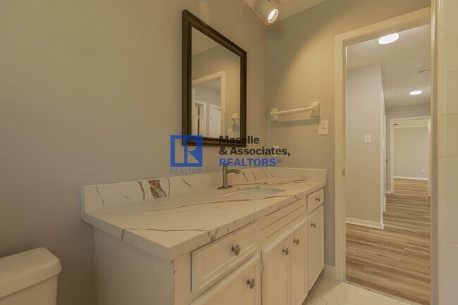 Building Photo - Charming 4-Bed, 2.5-Bath Home in the Heart...