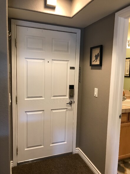 Building Photo - 1833 N Williams St