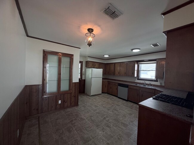 Building Photo - 1220 Thelma St