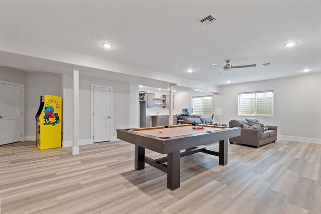 Building Photo - Elegant Residence on an Arce Lot