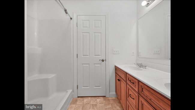 Building Photo - $1,900 townhome for rent Swatara township ...