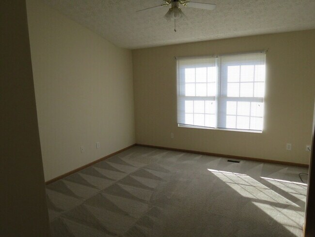 Building Photo - 4032 Grayson Dr, Obetz, OH 43207, USA