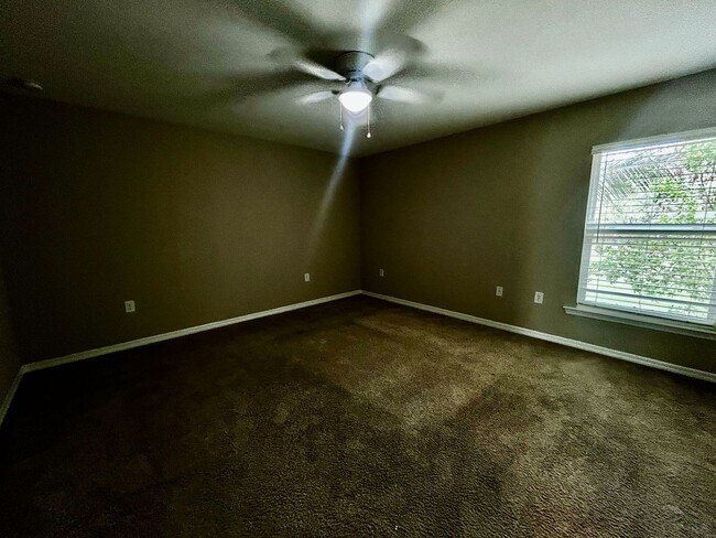 Building Photo - Beautiful 3-Bedroom 2.5 Bath Single-Family Home in Hammock Cove