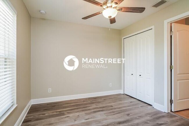 Building Photo - 3 Bedroom Pet-Friendly Home in Lehigh Acre...