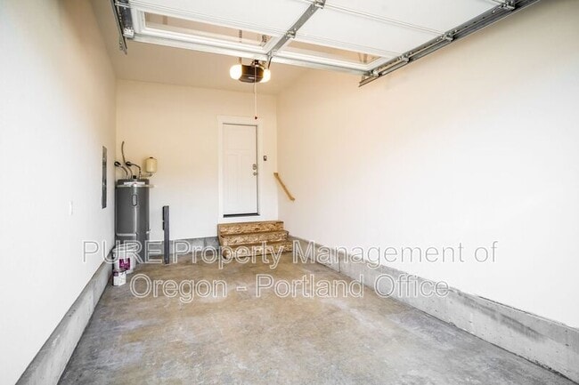 Building Photo - 1734 NE Gilbert Ln