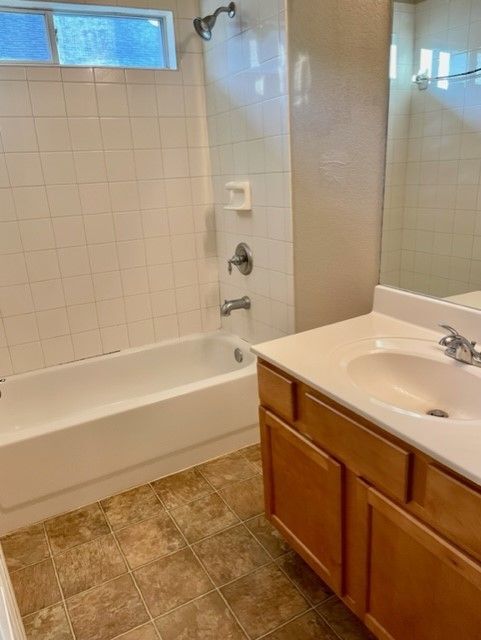 Building Photo - 914 Whitewing Ln
