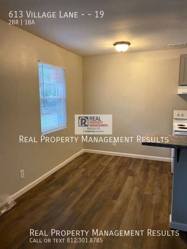 Building Photo - 613 Village Ln