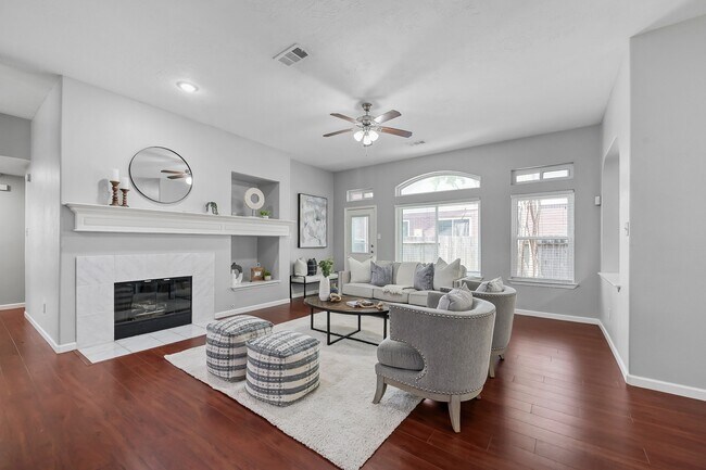 Building Photo - 5714 Overton Park Dr