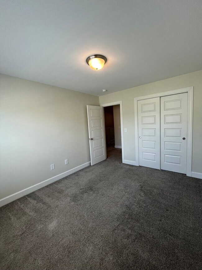 Building Photo - 116 Bluet Ln