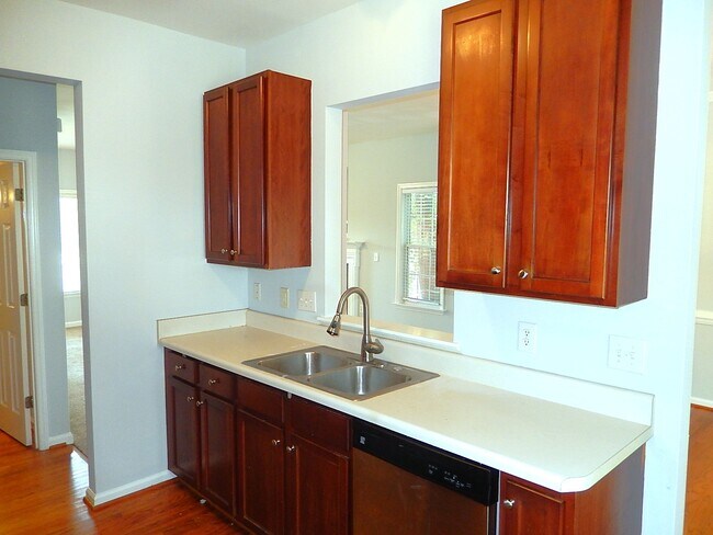 Building Photo - 106 Old House Ct
