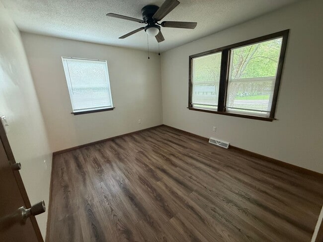 Building Photo - 2 Bedroom, 1 Bath Remodeled House