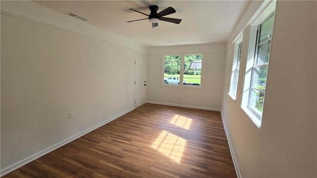 Building Photo - 2084 Snow Rd SW