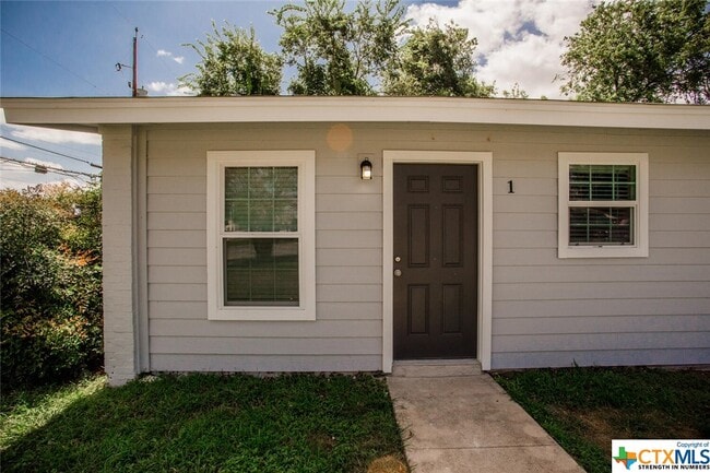 Building Photo - 1231 N LBJ Dr
