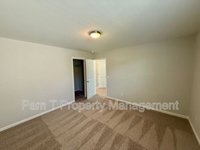 Building Photo - 400 Airways Ave