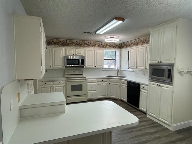 Building Photo - 2111 Meadowview Dr