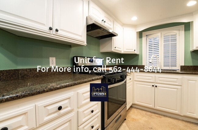 Building Photo - Townhome - 3 Bedrooms-2.5 Baths - South Gate