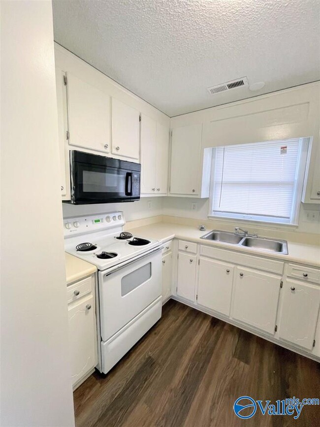 Building Photo - 4417 Torrance Dr NW