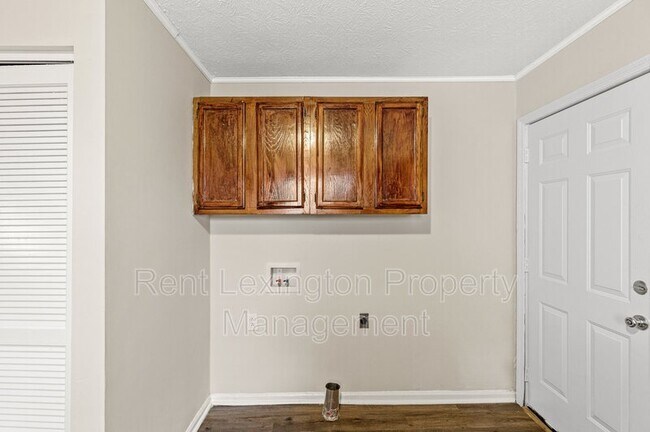 Building Photo - 3633 King Arthur Dr