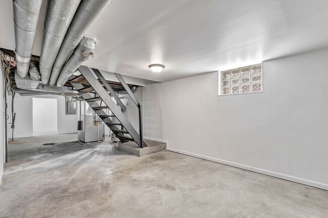 Building Photo - College Hill Renovated Home w/4 bdrms