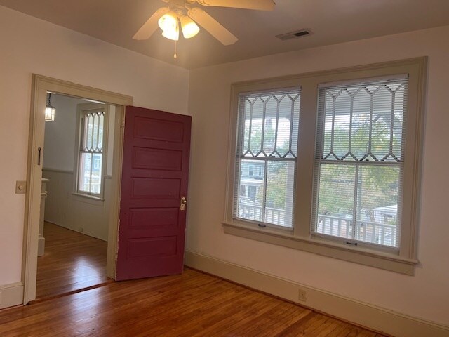 Building Photo - 325 S 6th St