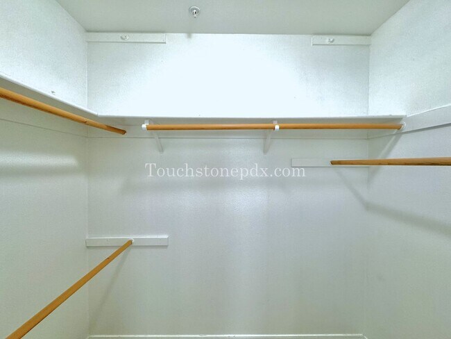 Building Photo - Location, Location, Location! 3 Bed/2.5 bath Townhome w/Deck in near Progress Ridge