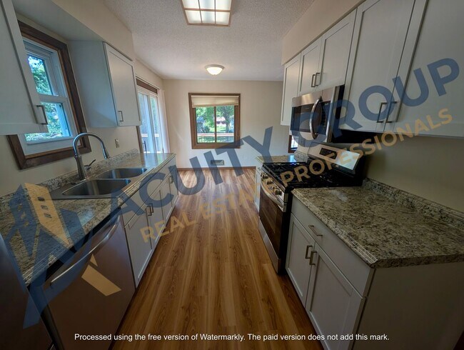 Building Photo - Elm Creek Park adjacent Large 2+BR House For Rent
