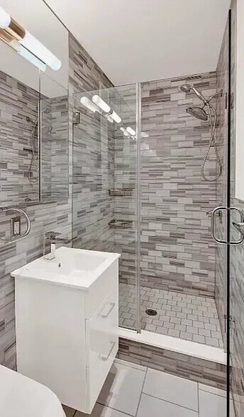 Building Photo - 248 Mott St
