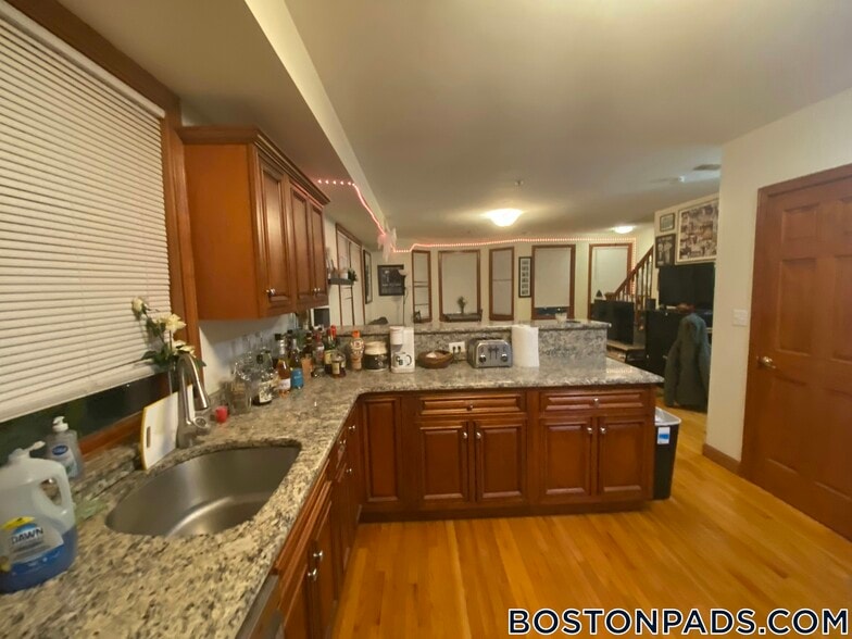 Building Photo - 102 Allston St