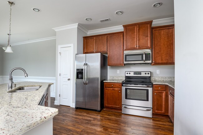Granite Countertops - 321 Halton Crossing Dr SW