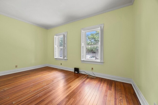 Building Photo - Beautiful German Village Home with Parking and Outdoor Space