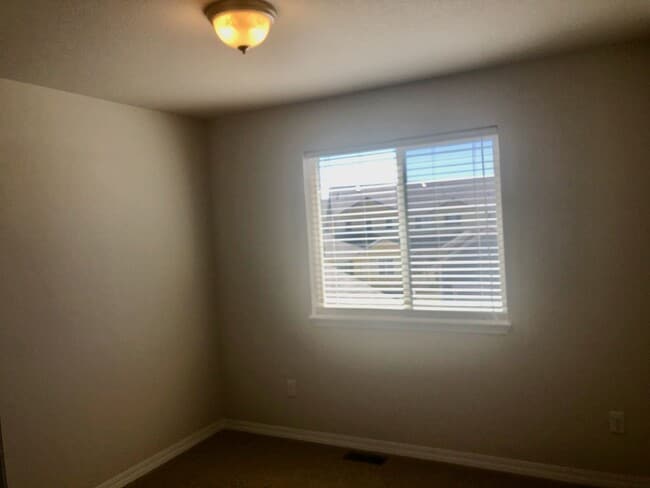 Building Photo - BEAUTIFUL 3-BEDROOM TOWNHOME IN AWARD-WINNING WOLF RANCH - Security Deposit Waiver Available