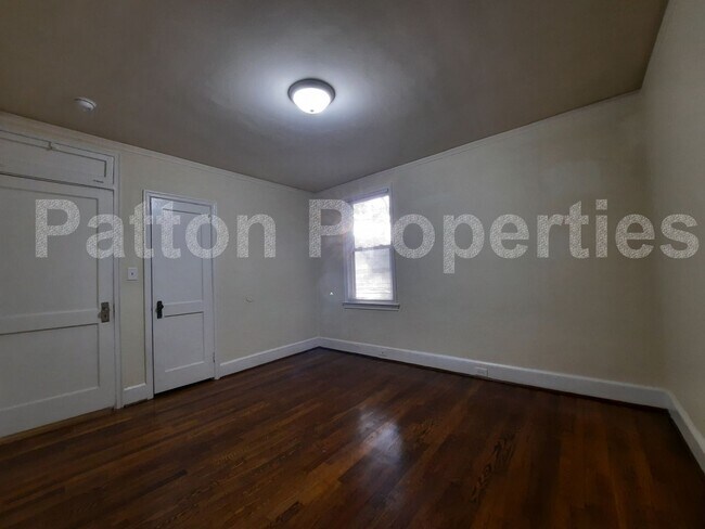 Building Photo - 711 S Holly St