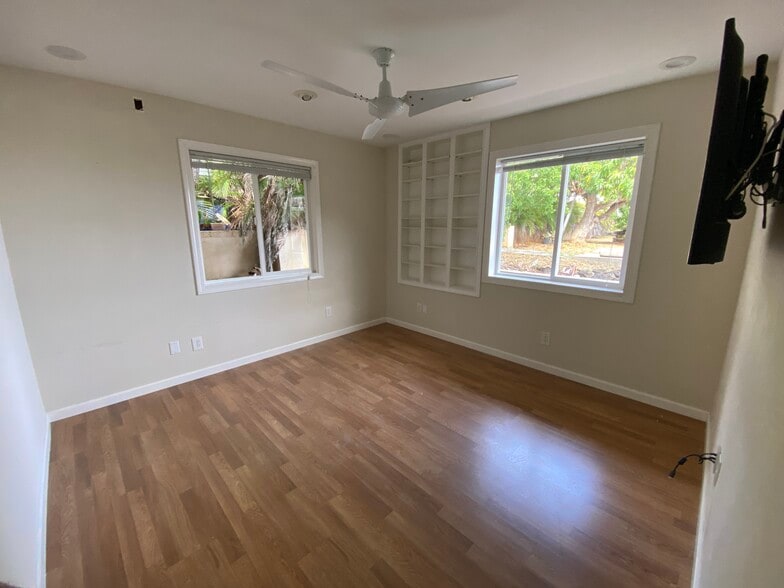 Living Room - 3708A Claudine St