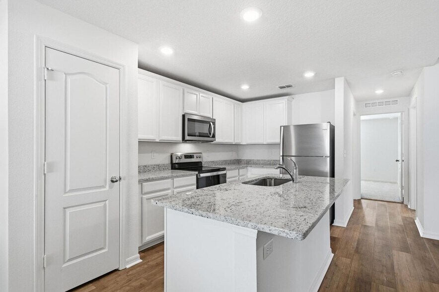 Building Photo - 15 Rivera Ln