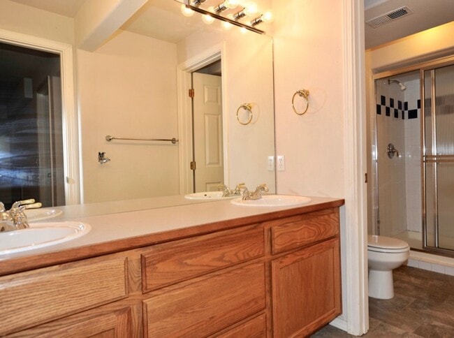 Building Photo - CDA Place Neighborhood- 4 bed with basement, cul de sac