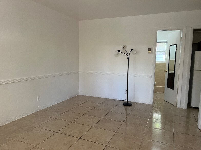 Building Photo - 728 SE 19th Ave