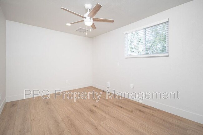 Building Photo - 3718 E Ludlow Dr