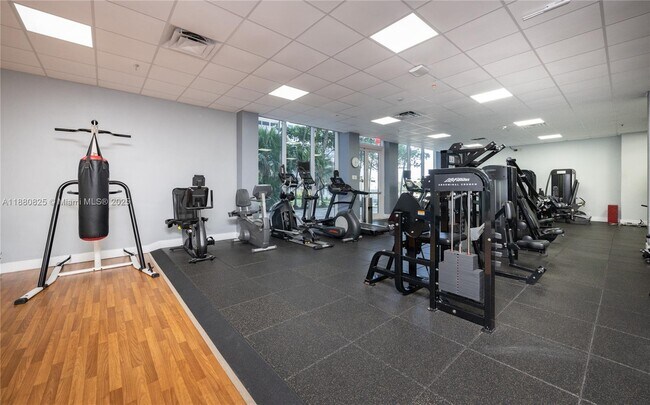 Building Photo - 2030 S Ocean Dr