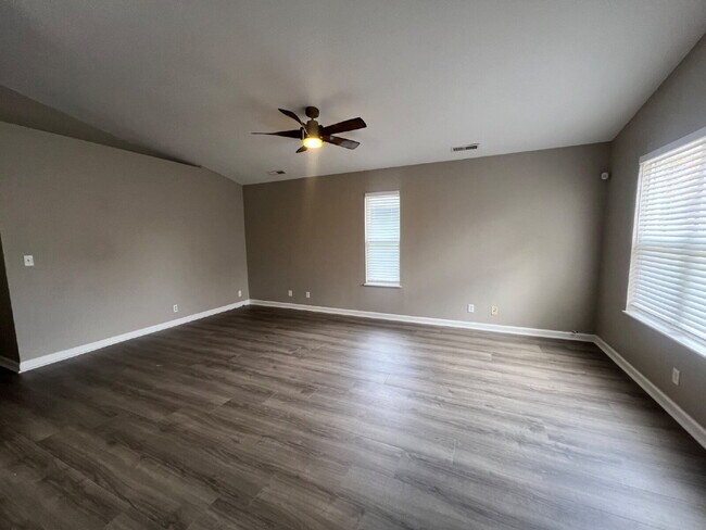 Building Photo - 101 Highlands Ct